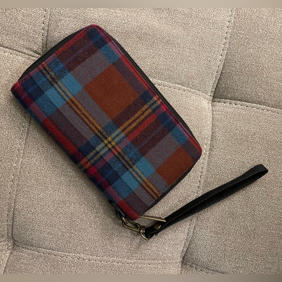 Pendleton wool wristlet wallet - Picture 2 of 3